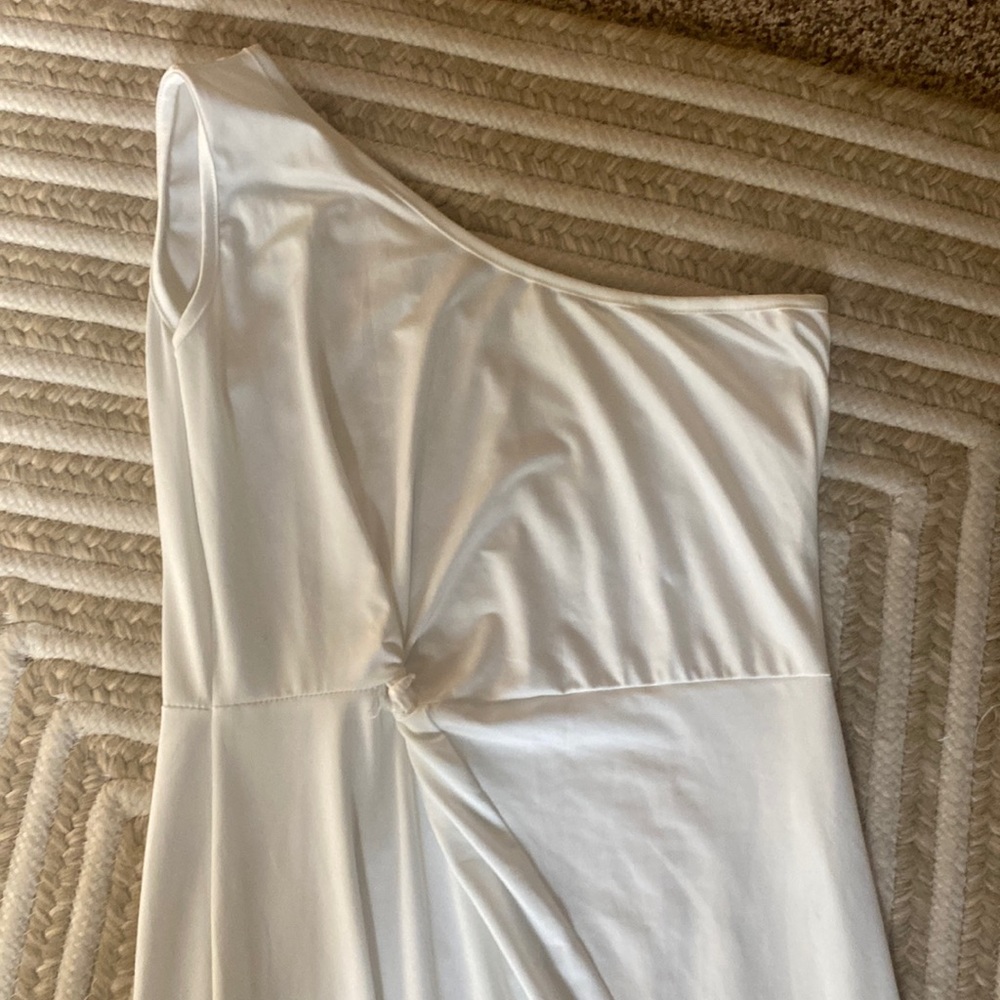 Stretchy white dress